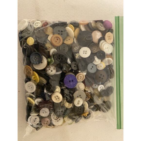 Vintage Buttons 2+ Pounds Plastic Metal Craft Sewing Lot Grandma's Collect Mixed - Picture 7 of 8